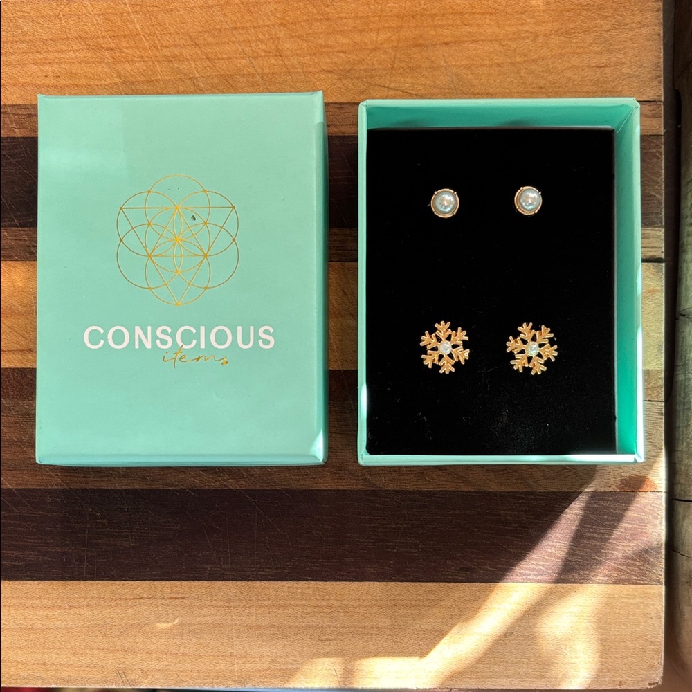 NIB-Conscious Items Earring Set